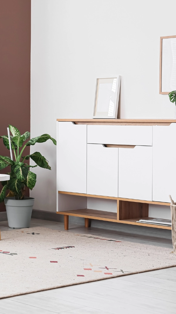 Furnitur built-in wardrobe modern yang menyatu dengan interior ruang