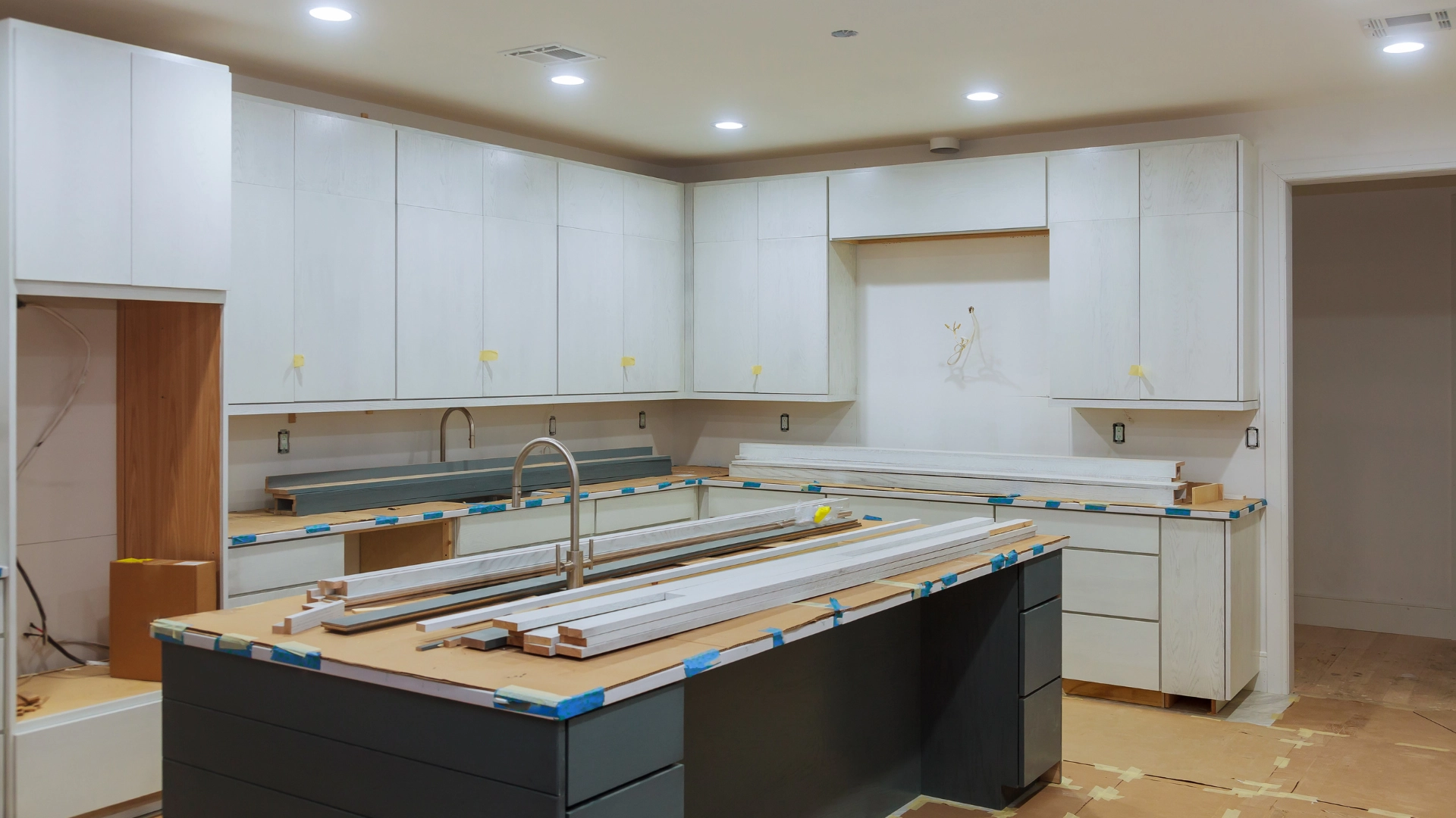 Interior custom dengan furniture built-in Ayune