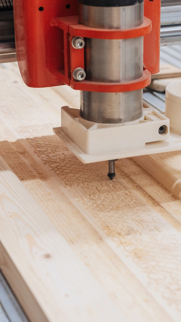 Mesin CNC woodworking untuk produksi kayu presisi